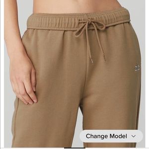 Brand New ALO Yoga Accolade Sweatpant - Gravel